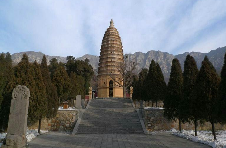 河南古建筑嵩岳寺塔——中国现存最早的砖塔