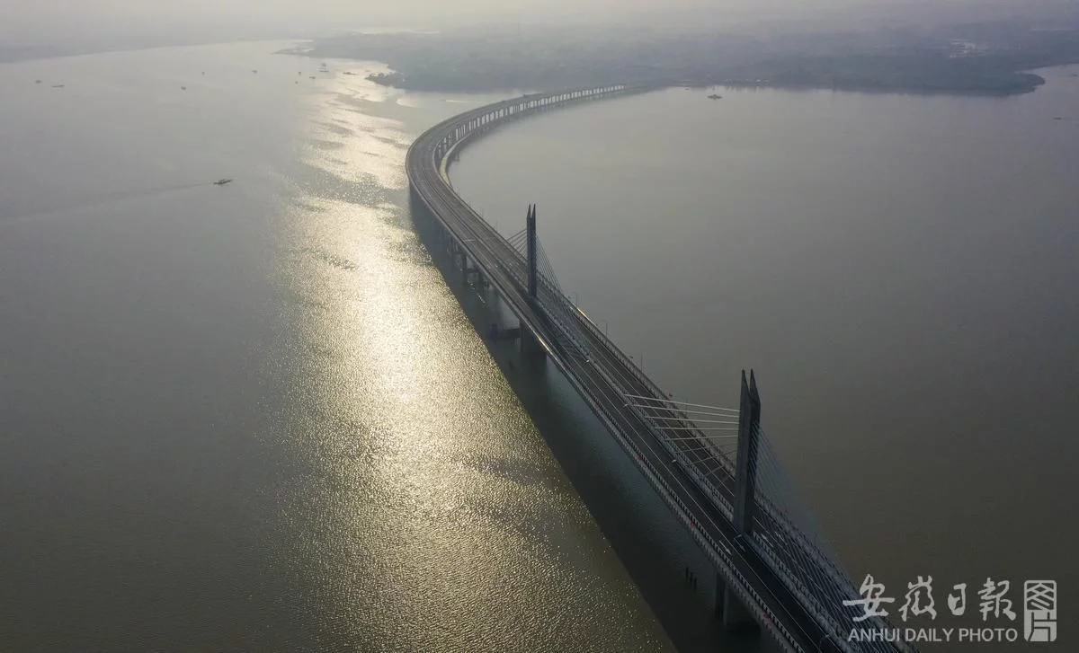 安徽寿县瓦埠湖大桥建成通车