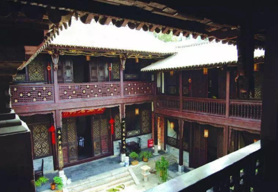 “一颗印”：云南昆明地区彝族的传统住屋形式