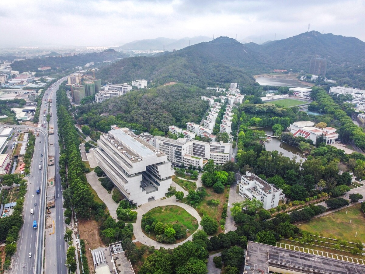 汕头大学地标“新医学院”建筑评述 / 朱翌友，艾侠，高枫