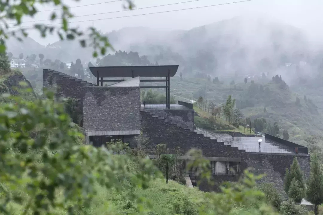 贵州大发天渠游客中心，融于自然的乡村建筑