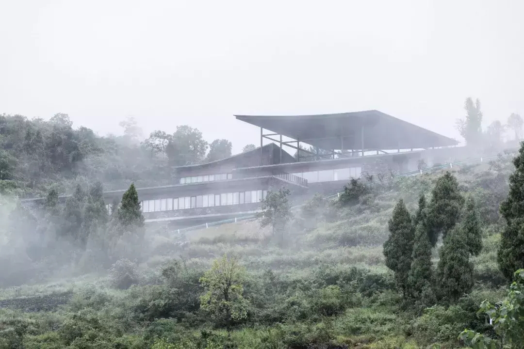 贵州大发天渠游客中心，融于自然的乡村建筑