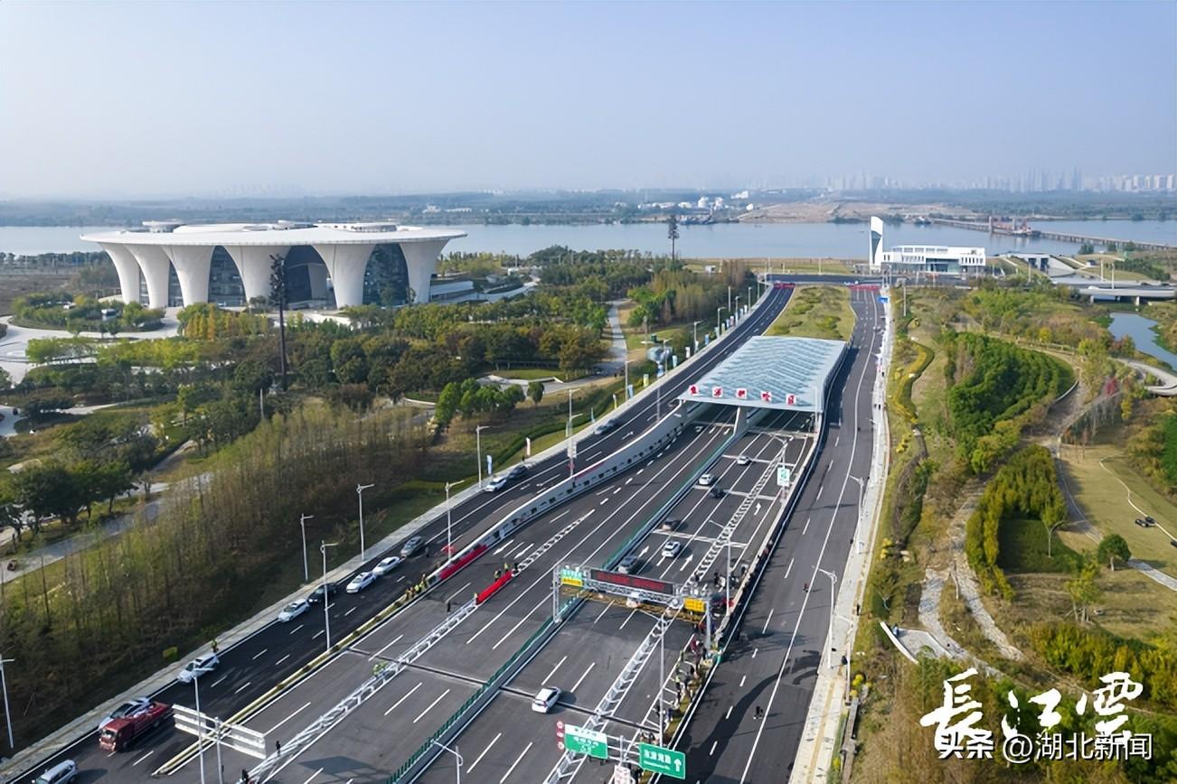 刚刚，国内整体规模最大的内河沉管隧道通车