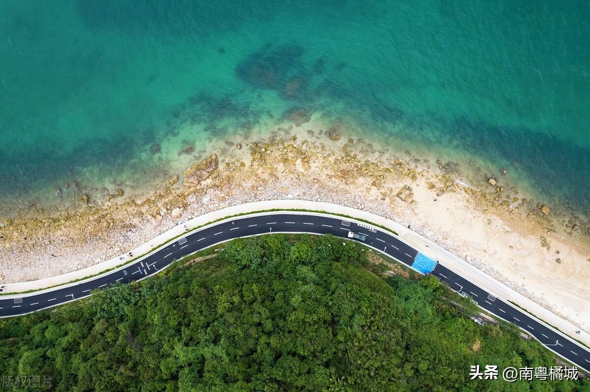 海南省在建环岛旅游公路，预计明年6月完工，路线总长1429.4公里