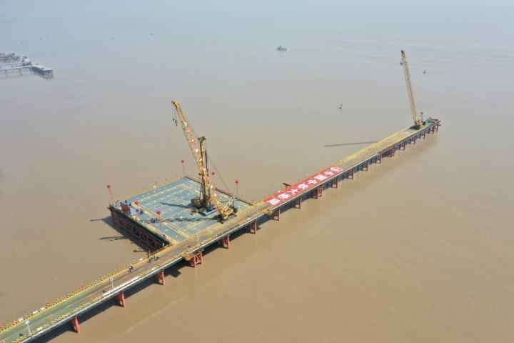 世界最长跨海高铁大桥海上首桩开钻