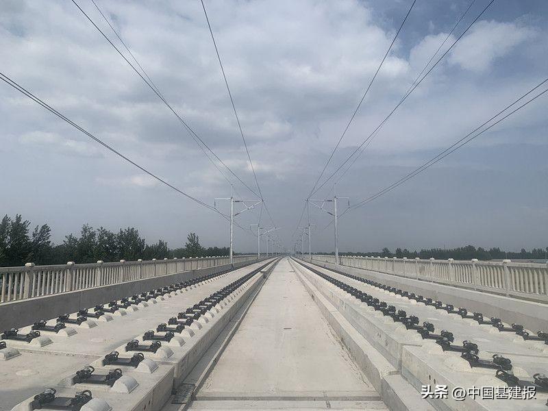 郑济铁路率先完成山东段无砟轨道施工