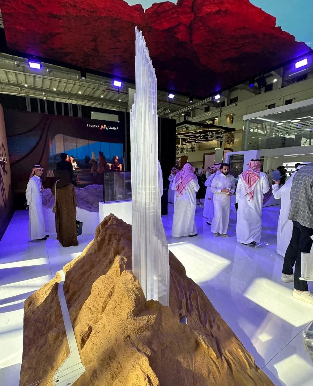 建筑奇观！扎哈事务所为沙特阿拉伯设计水晶摩天大楼，高330米