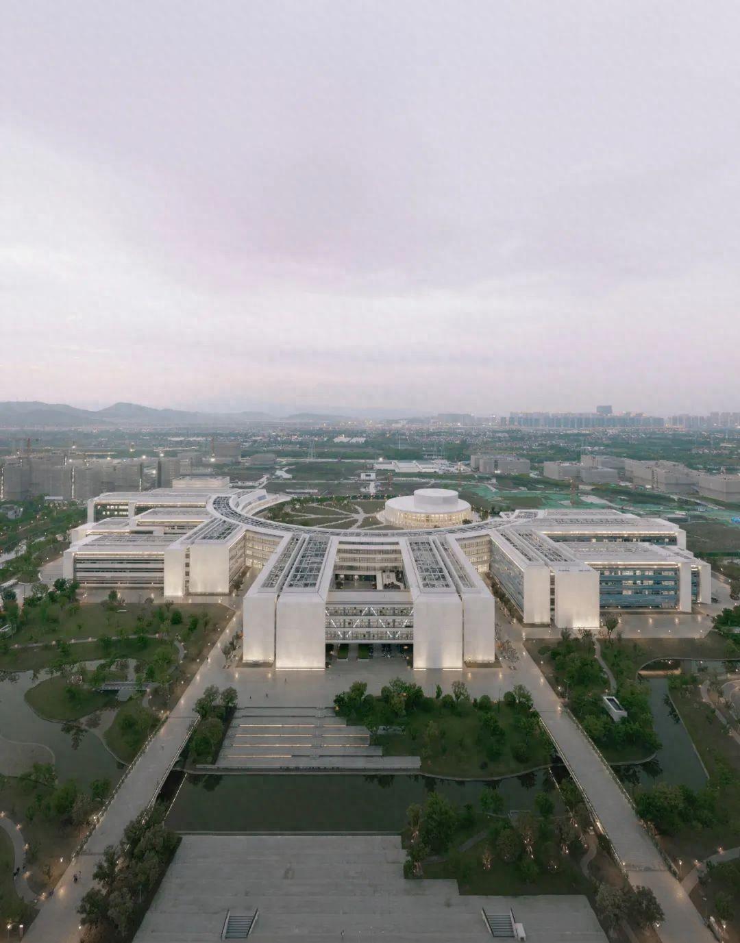 西湖大学已于杭州正式开放，建筑由HENN海茵设计