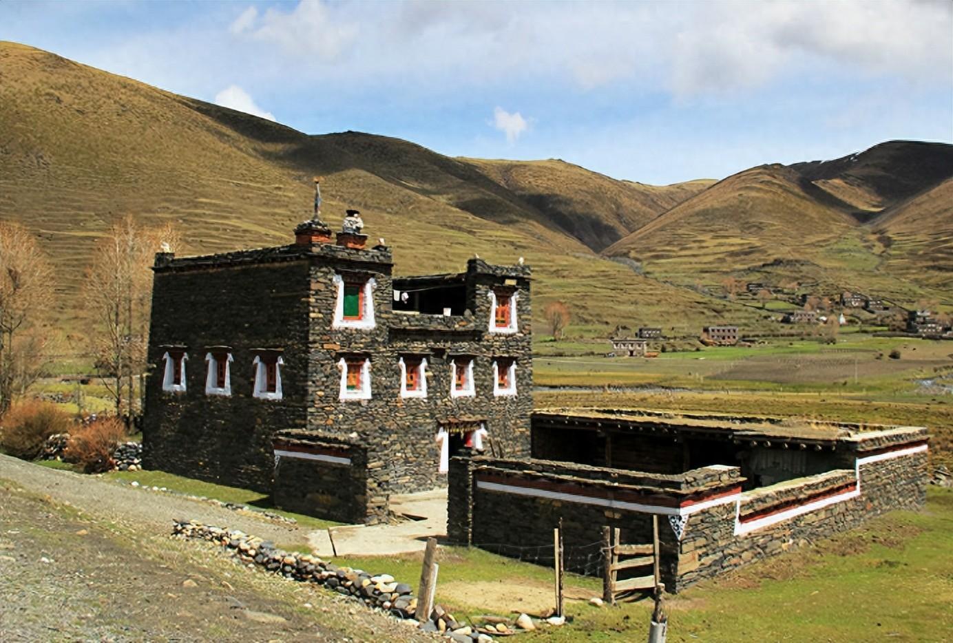 浅谈西藏民居建筑的成因与特点