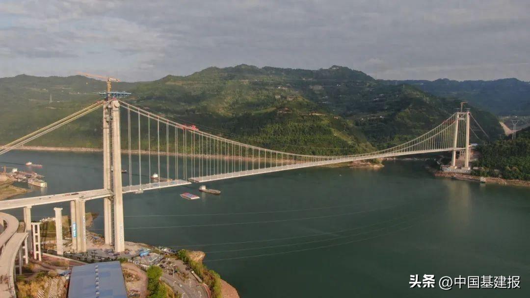 震撼！世界级悬索桥复兴长江大桥主跨合龙