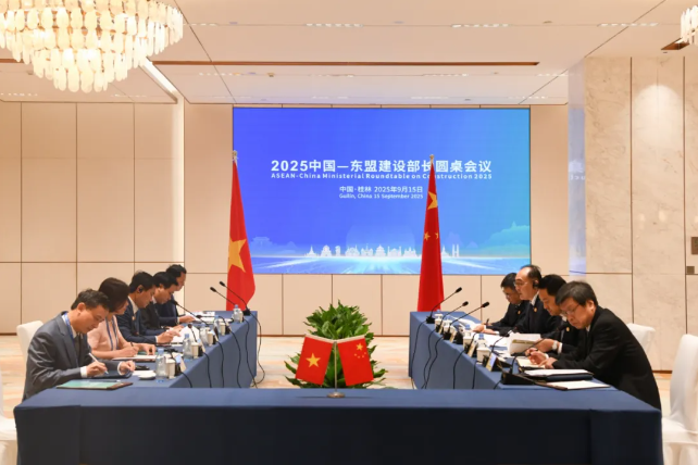 李晓龙会见越南建设部副部长阮祥文