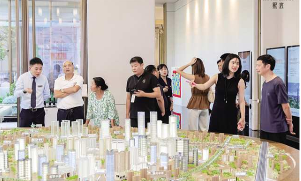 百盘云集惠聚山城 2025重庆秋交会线下展会今日启幕