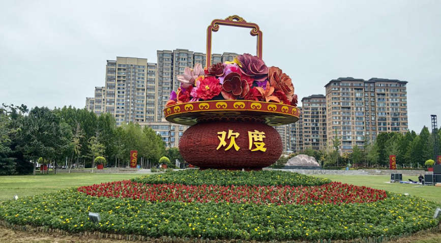 河南兰考城管多措并举 “扮靓” 城市 喜迎双节共庆华诞