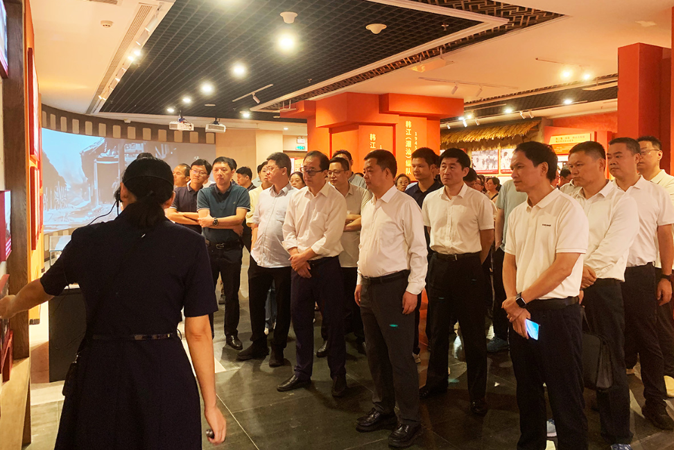 走进烽火岁月 汲取奋进力量——广东省住房城乡建设厅党员干部参观华南人民抗战历史专题展