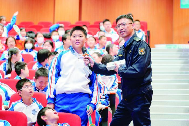 法治赋能治理 普法浸润民心——北京城管部门开展国家宪法日系列“普法+服务”活动侧记