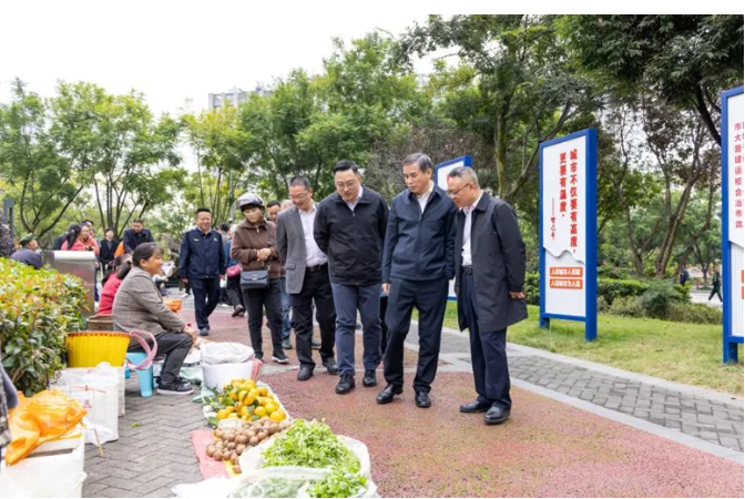生动诠释城市治理“民生为大”理念，南川“潮汐摊区”模式涌向全国百城