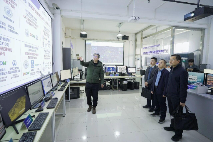 广西A超“智慧城市”建设创新应用大赛路演活动走进湖北