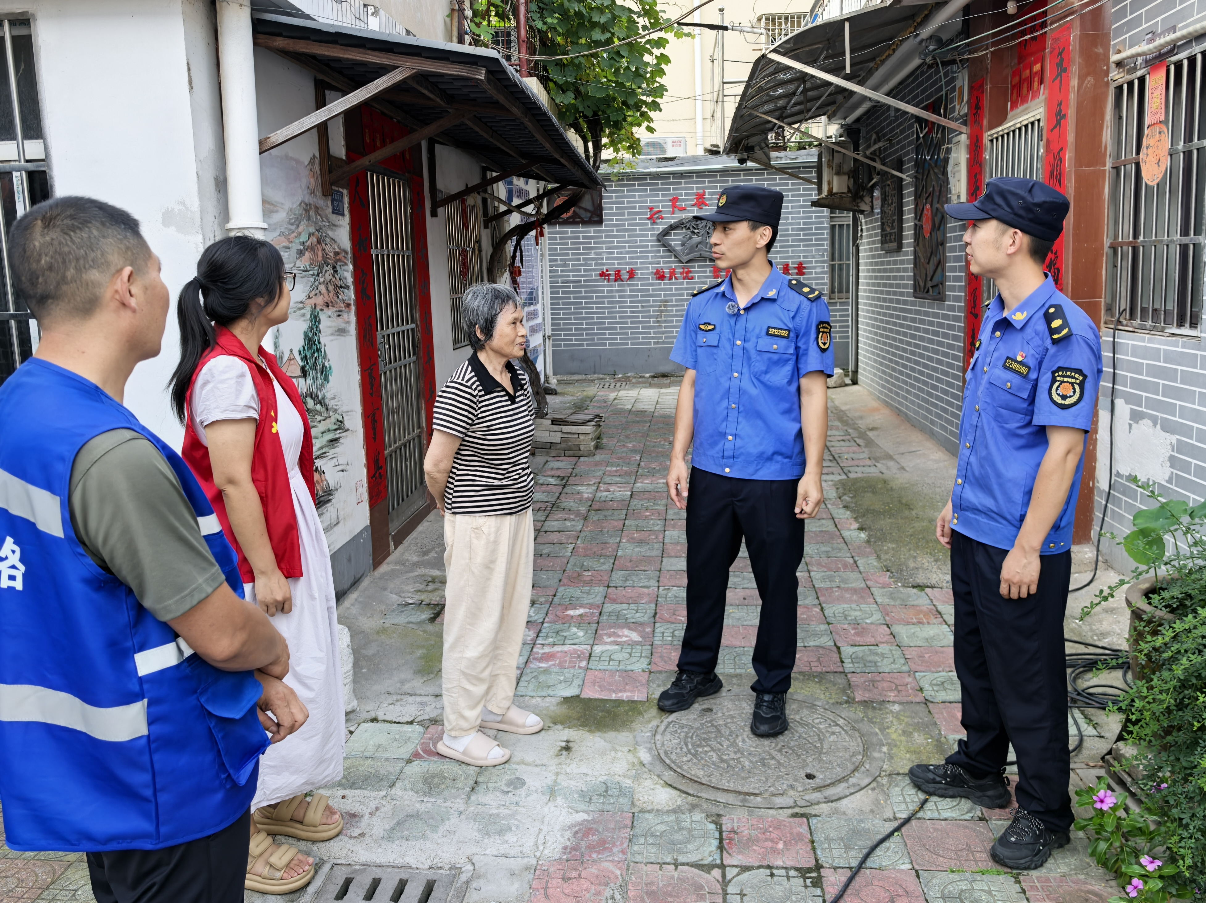 姜堰城管：深化进社区机制 多方联动破解“六尺巷”通气难题